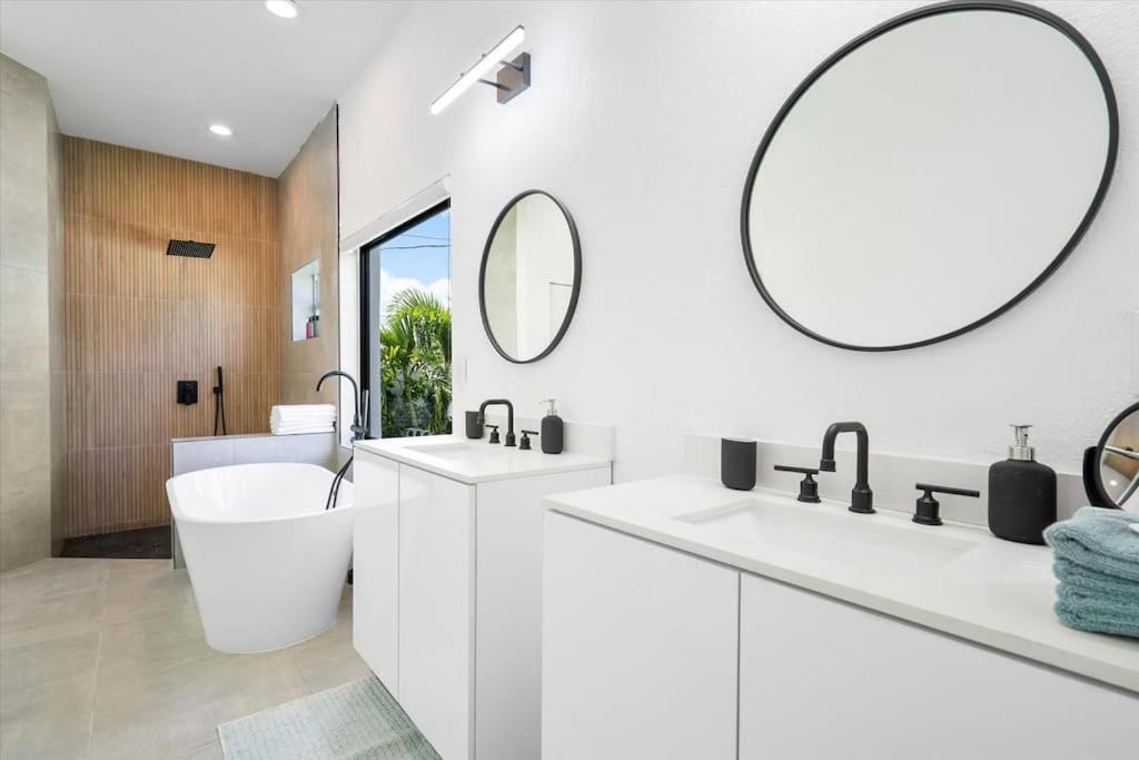 Casa vacanze Villalee-jungle Palm Island White Marble Pool Area Miami