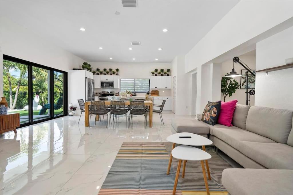 Casa vacanze Villalee-jungle Palm Island White Marble Pool Area Miami