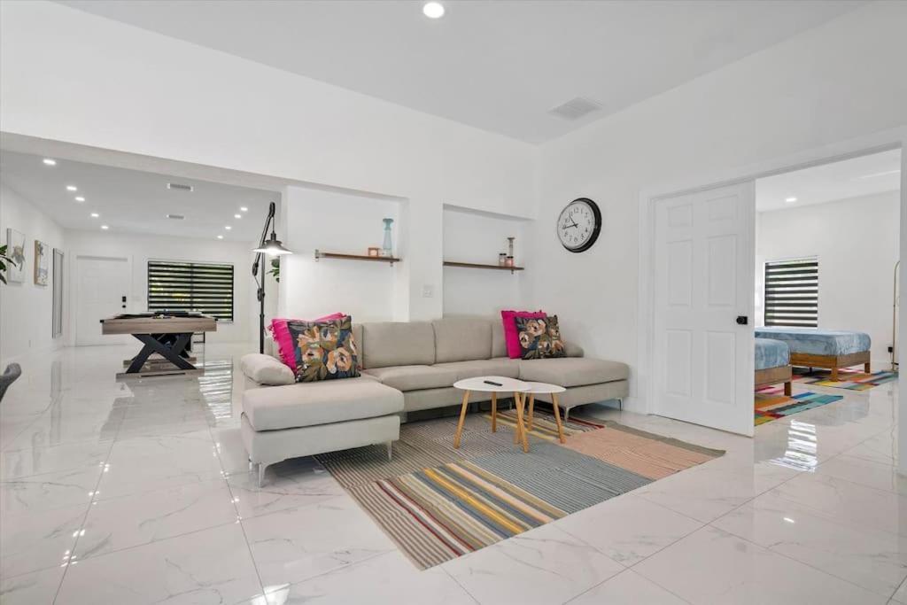 Casa vacanze Villalee-jungle Palm Island White Marble Pool Area Miami